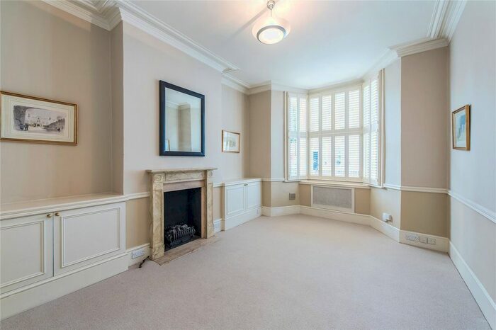1 Bedroom Flat To Rent In Redesdale Street, Chelsea, London, SW3