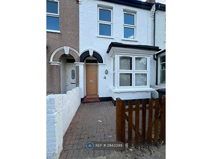 3 Bedroom Terraced House To Rent In Cross Road, London, EN1