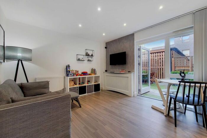 1 Bedroom Flat To Rent In Adenmore Road, Catford, London, SE6