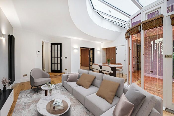 1 Bedroom Flat To Rent In Saddle Yard, Mayfair, W1J