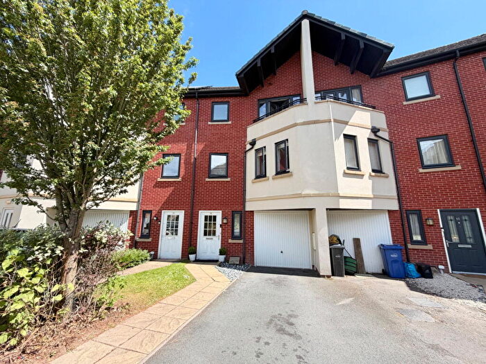 4 Bedroom Town House For Sale In Aldeney Close, Dudley, DY1