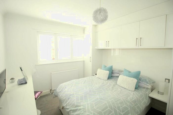 2 Bedroom Flat To Rent In Doric Way, London, NW1