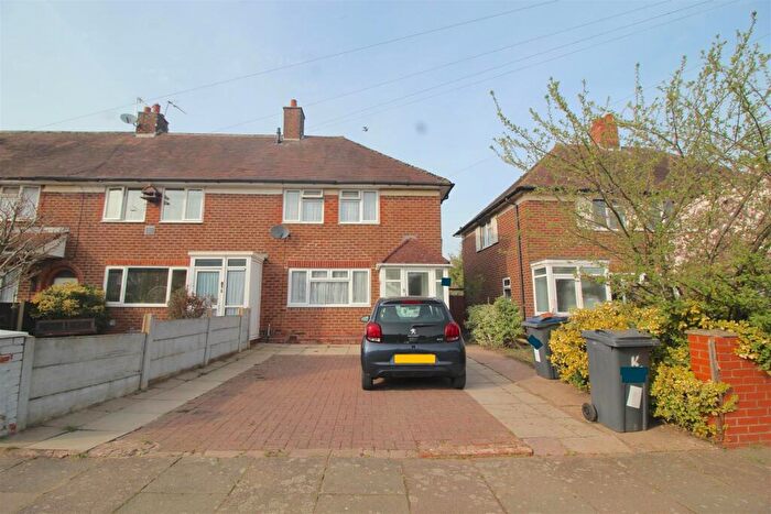 3 Bedroom End Of Terrace House For Sale In Kelynmead Road, Birmingham, B33