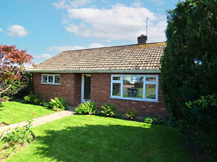 2 Bedroom Bungalow For Sale In Oakfield Road, Malvern, Worcestershire, WR14