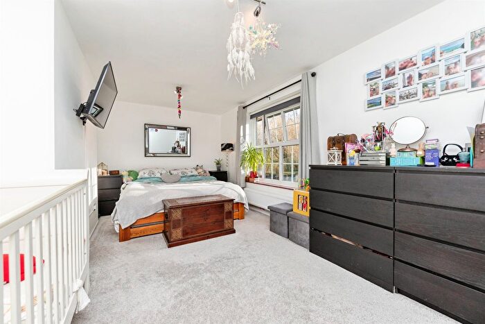 1 Bedroom Flat For Sale In Haldens, Welwyn Garden City, AL7