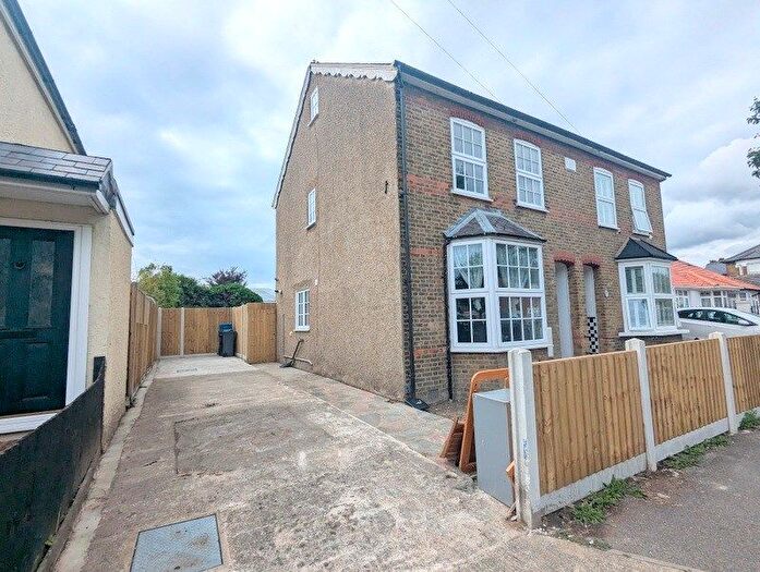 4 Bedroom Semi-Detached House To Rent In Tachbrook Road, Feltham, TW14