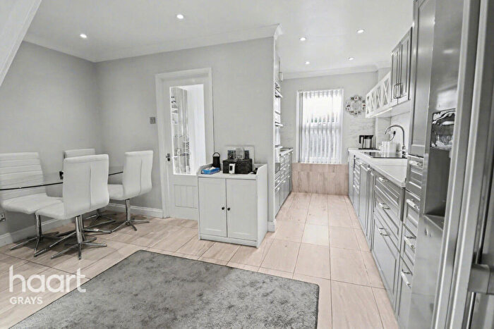 3 Bedroom End Of Terrace House For Sale In Water Lane, Purfleet, RM19