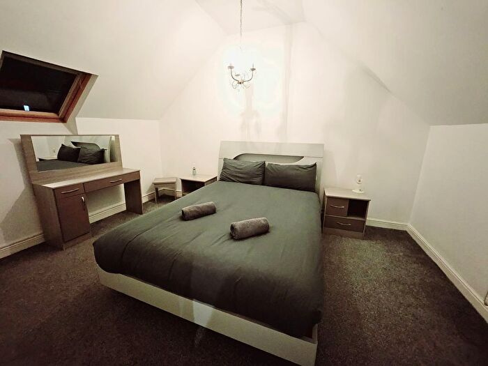 5 Bedroom Semi-Detached House For Sale In Meadow Drive, London, NW4