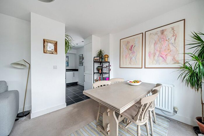 1 Bedroom Flat For Sale In Limerick Close, Balham, London, SW12