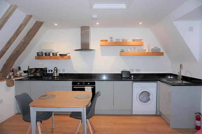 1 Bedroom Flat To Rent In West Street, Oundle, Peterborough, PE8