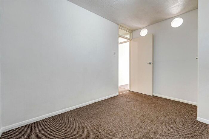 1 Bedroom Flat For Sale In Chesswood Road, Worthing, West Sussex, BN11