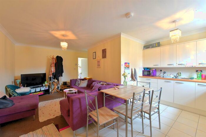 2 Bedroom Flat To Rent In Lawrence Street, York, YO10