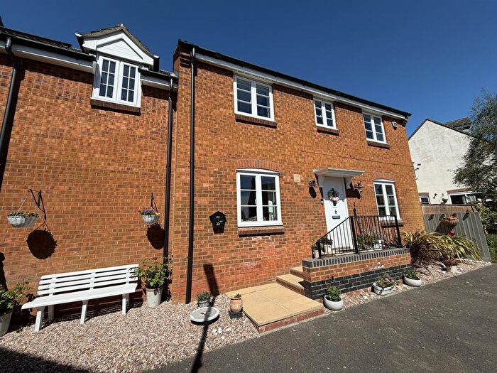 3 Bedroom Property For Sale In Clevedon Court, Daventry, NN11