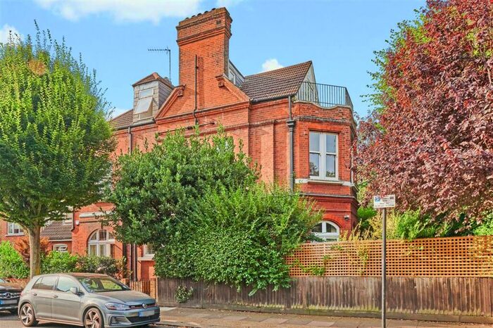 1 Bedroom Flat To Rent In Nightingale Lane, SW12