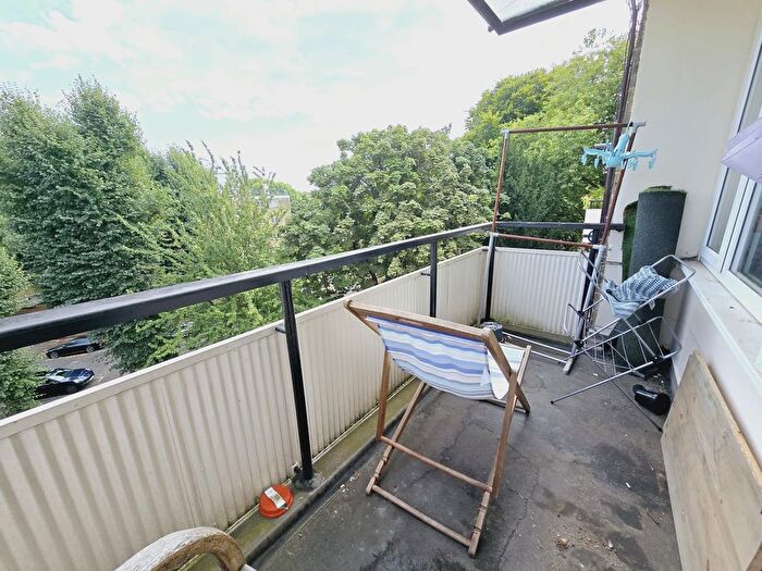 3 Bedroom Flat To Rent In Highbury Quadrant, Highbury, N5