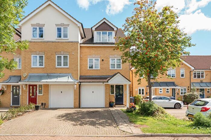 3 Bedroom House For Sale In Grenville Place, Mill Hill, NW7