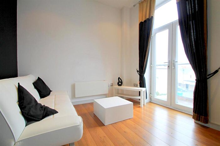 1 Bedroom Apartment To Rent In Sealock Warehouse, Cardiff Bay ( Bed), CF10