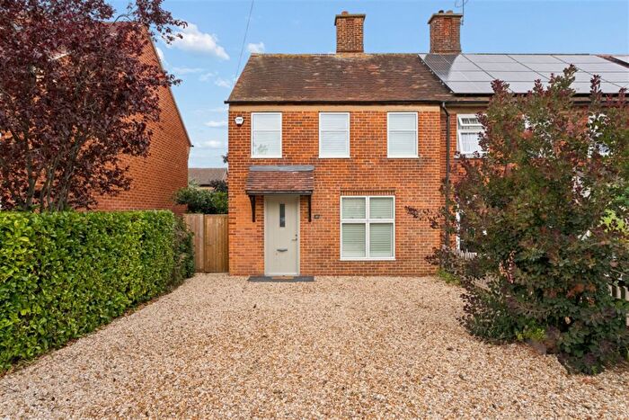 3 Bedroom End Of Terrace House To Rent In Churchill Crescent, OX9