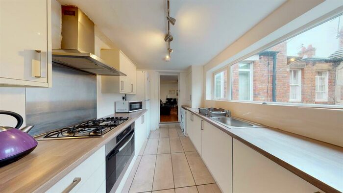 6 Bedroom Maisonette To Rent In £pppw - Greystoke Avenue, Sandyford, NE2