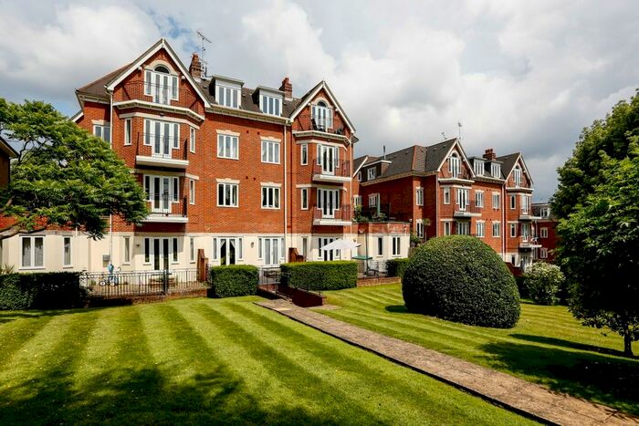 2 Bedroom Flat To Rent In Wimbledon Hill Road, London, SW19