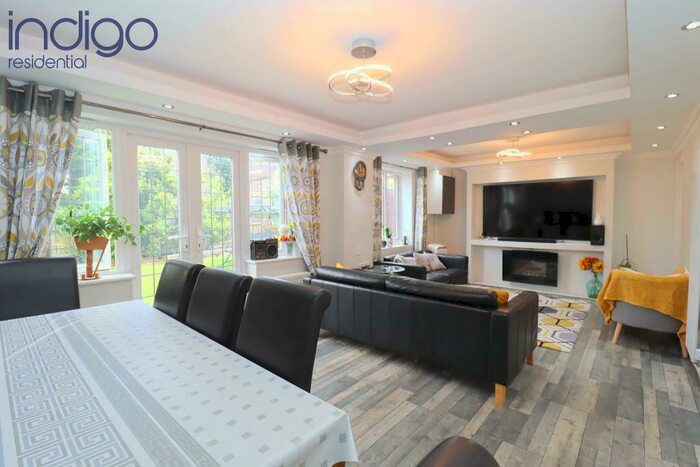 5 Bedroom Detached House For Sale In Shervington Grove, New Bedford Road Area, Luton, Bedfordshire, LU3