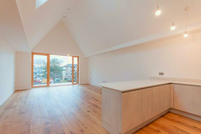 3 Bedroom Flat To Rent In L &#; Gylemuir Lane, Edinburgh, EH12