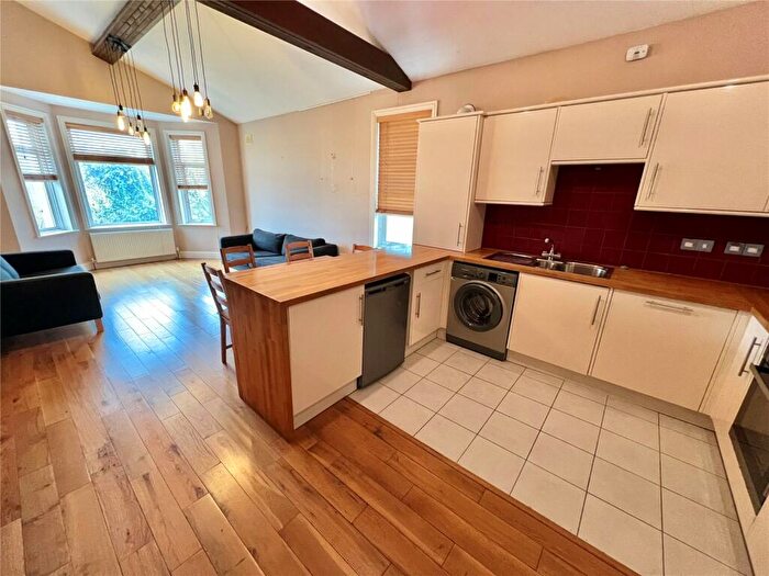 2 Bedroom Apartment To Rent In Brownlow Road, London, N11