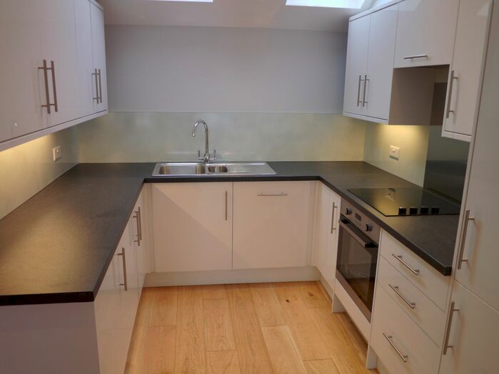 2 Bedroom Flat To Rent In High Road, Ilford, IG1