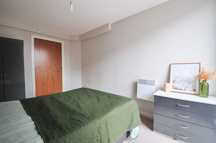 2 Bedroom Flat To Rent In Bed Apartment - Bridgewater Point, Salford, M5