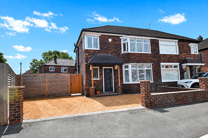 3 Bedroom Semi-Detached House For Sale In Mount Drive, Urmston, M41