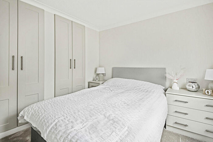 2 Bedroom Park Home For Sale In Woodlands, Weybridge Park Estates, Addlestone, Surrey, KT15