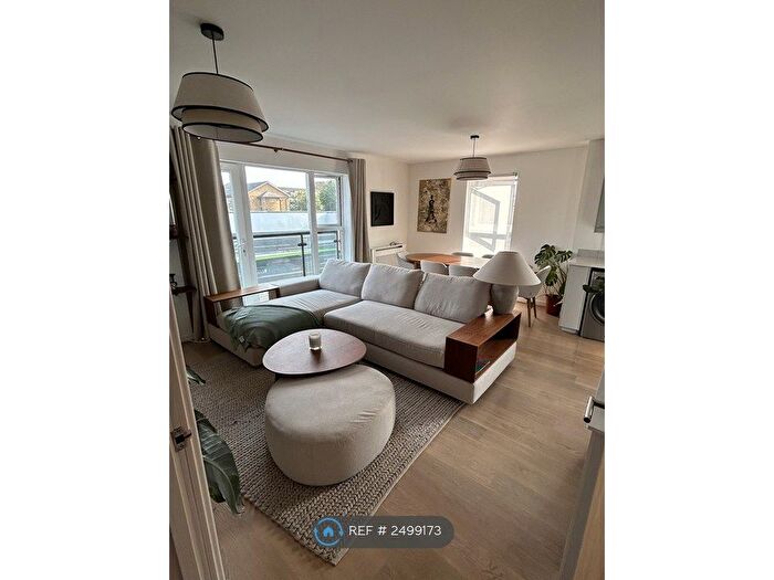 2 Bedroom Flat To Rent In Burcher Gale Grove, London, SE15