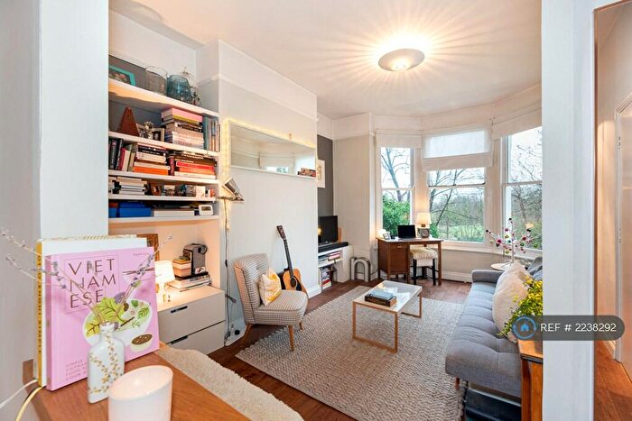 2 Bedroom Flat To Rent In Underhill Road, Southwark, London, SE22