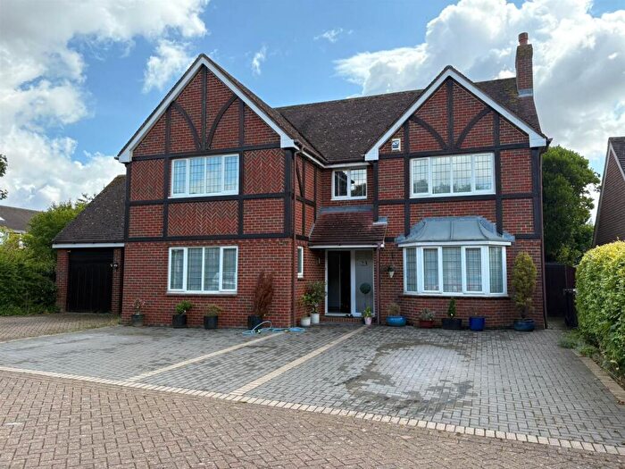 5 Bedroom Detached House To Rent In Blacksmith Close, Bishop's Stortford, CM23