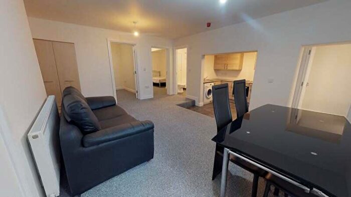 3 Bedroom Flat To Rent In Royal Park Terrace, Hyde Park, Leeds, LS6