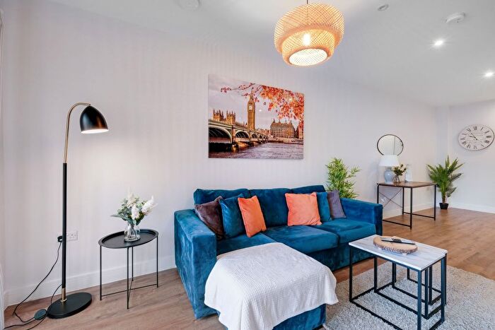 5 Bedroom Terraced House To Rent In Purley Rise, Purley, CR8