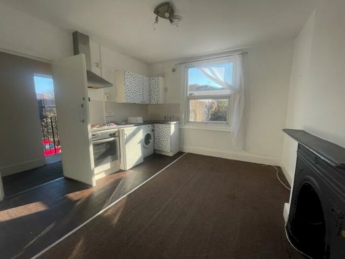 1 Bedroom Flat To Rent In West Street, St. Philips, Bristol, BS2