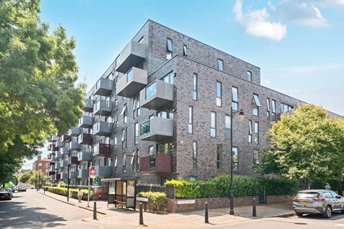 2 Bedroom Apartment For Sale In Harford Street, London, E1