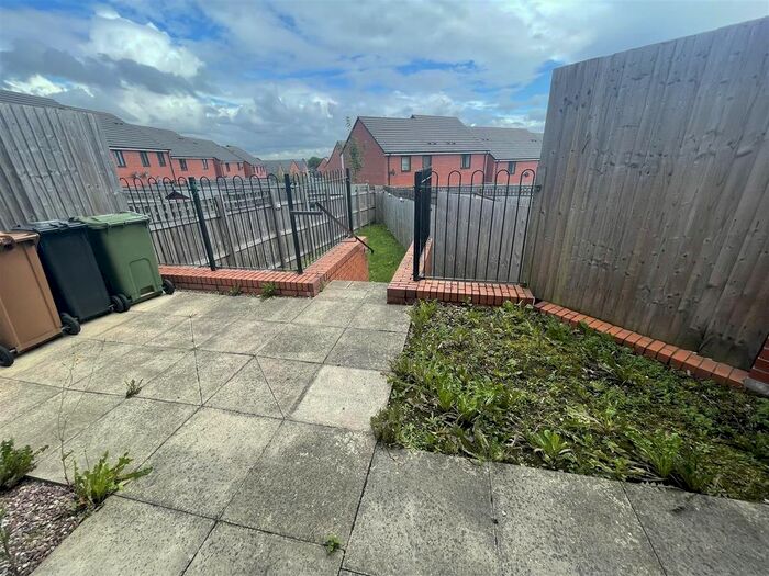 3 Bedroom Semi-Detached House To Rent In Keats Road, Walsall, WS3