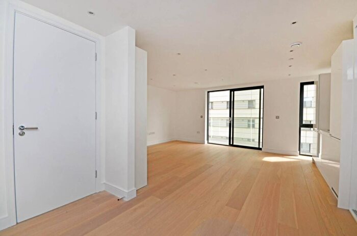 Studio To Rent In Commercial Street, Aldgate, London, E1