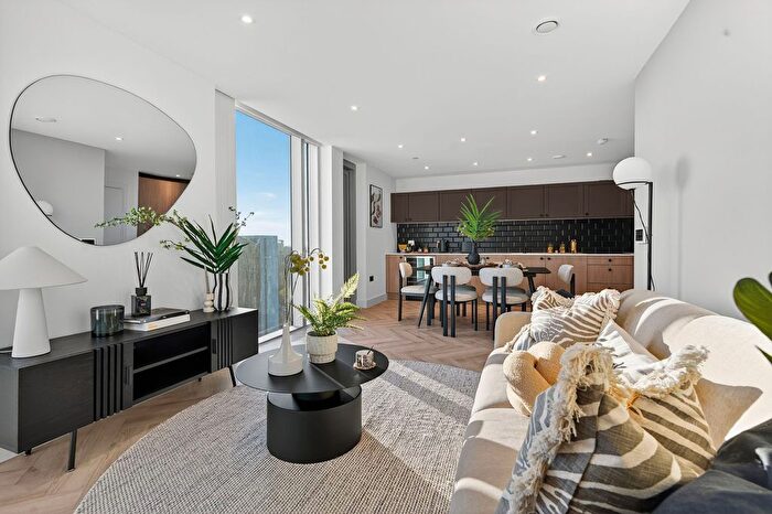 3 Bedroom Flat For Sale In Bankside Boulevard, Salford, M3