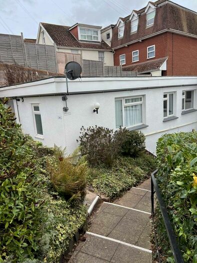 2 Bedroom Flat To Rent In Alta Vista Road, Paignton, TQ4