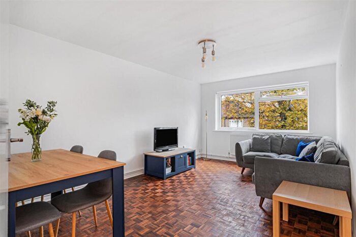 1 Bedroom Apartment For Sale In Carshalton Grove, Sutton, SM1