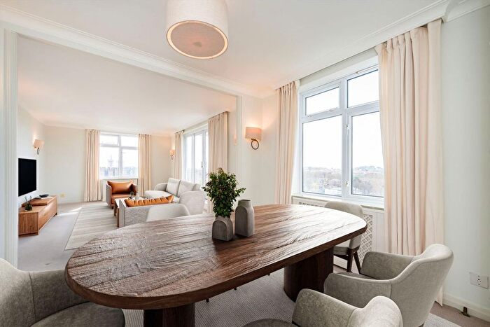 2 Bedroom Flat To Rent In Abbotsbury House, Holland Park, W14