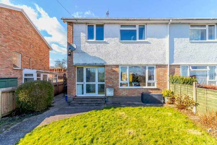 3 Bedroom Semi-Detached House For Sale In Brynhyfryd Close, Pontypool, Monmouthshire, NP4