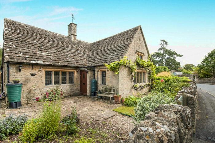 2 Bedroom Detached Bungalow To Rent In Hatherop, GL7