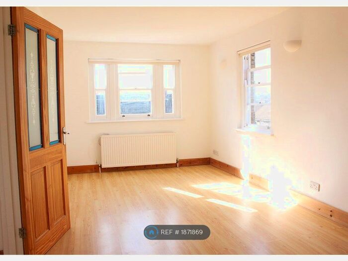1 Bedroom Flat To Rent In Ordell Road, London, E3