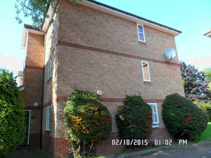 2 Bedroom Flat To Rent In Worcester Gardens, SL1