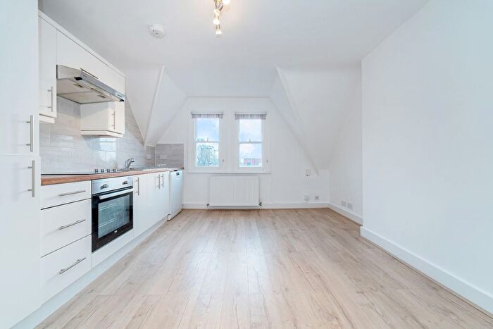 2 Bedroom Flat To Rent In Tetherdown, Muswell Hill, N10