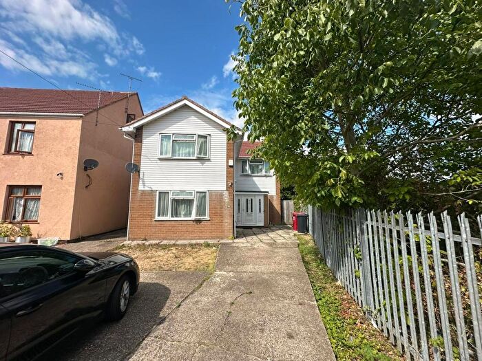 4 Bedroom Detached House To Rent In Slough, Berkshire, SL1